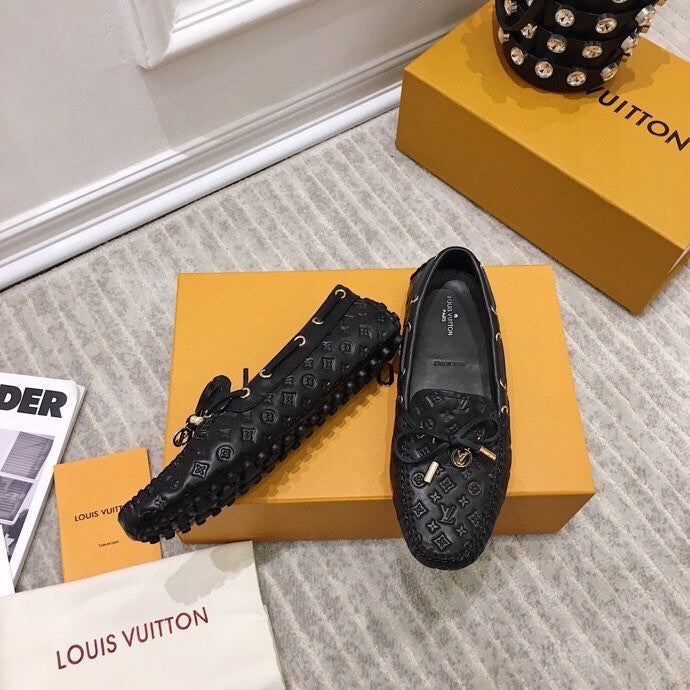 LV WOMEN'S DRIVER MOCCASIN IN BLACK EMBOSSED CALFSKIN