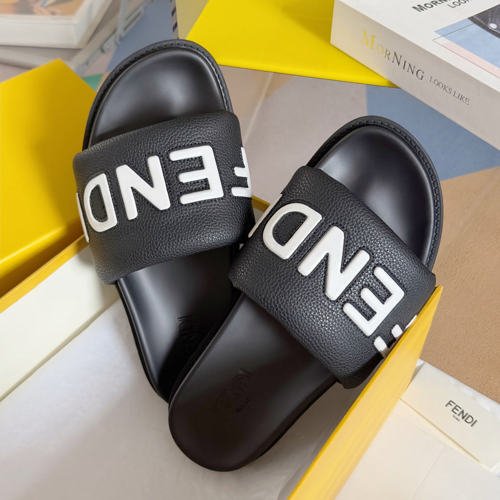 FENDI ROMA SLIDE IN BLACK GRAINED CALFSKIN WITH WHITE LOGO