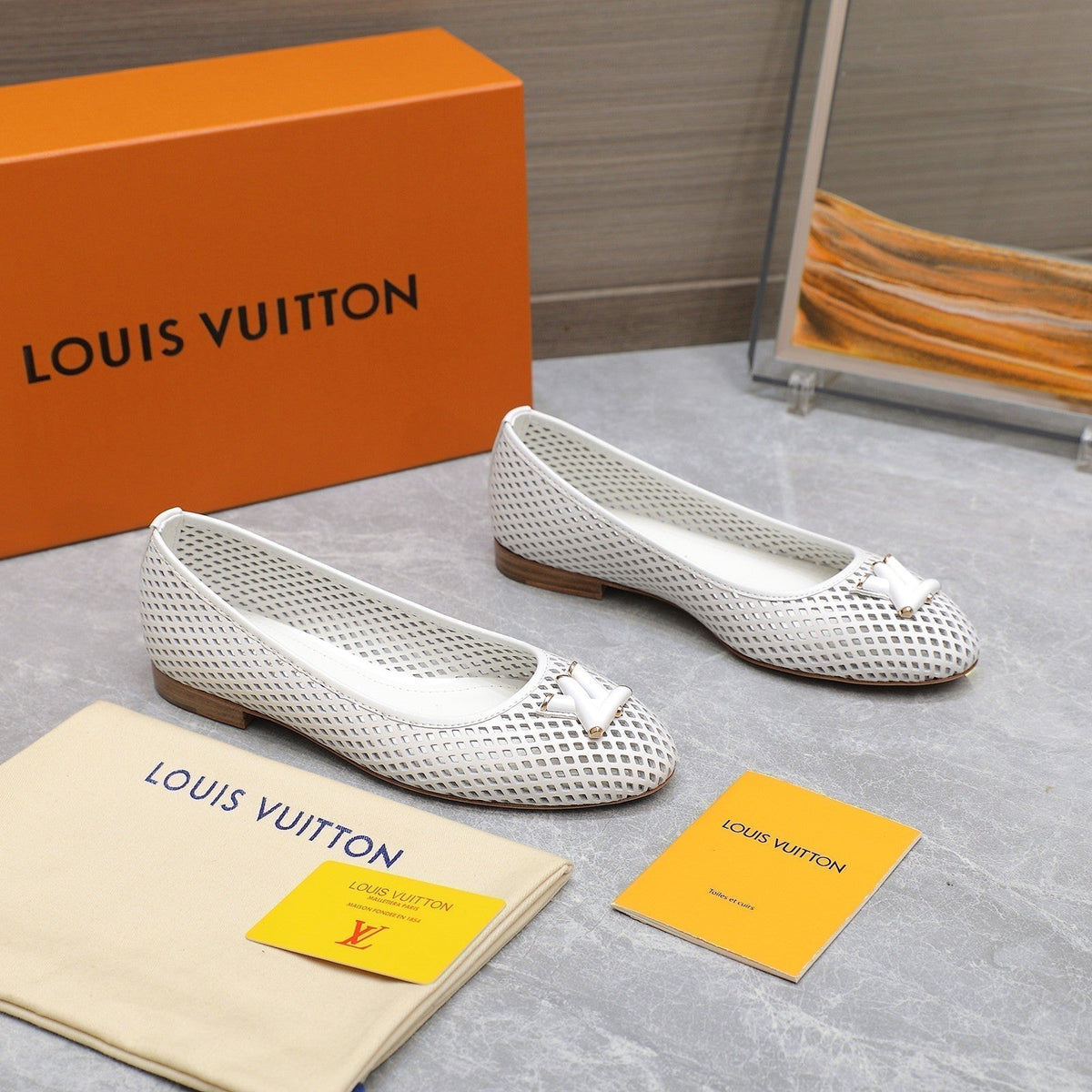 LV WOMEN'S BALLET FLAT IN WHITE CALFSKIN WITH PERFORATION CRAFTMANSHIP