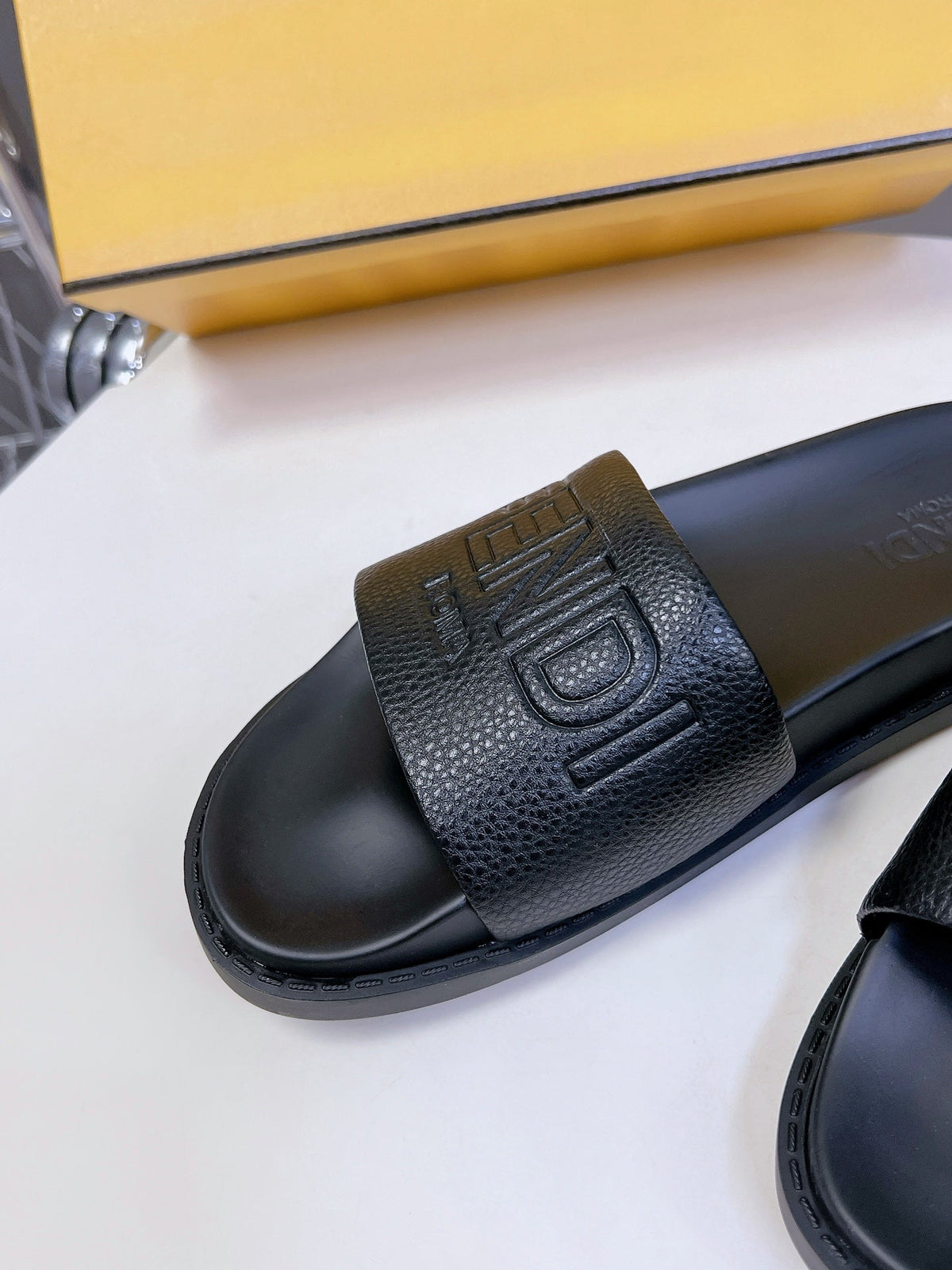 FENDI ROMA SLIDES IN BLACK LAMBSKIN LEATHER